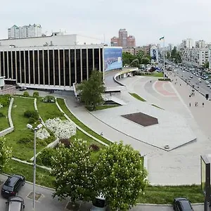 7 Sky On Yevhena Konovaltsia מלון