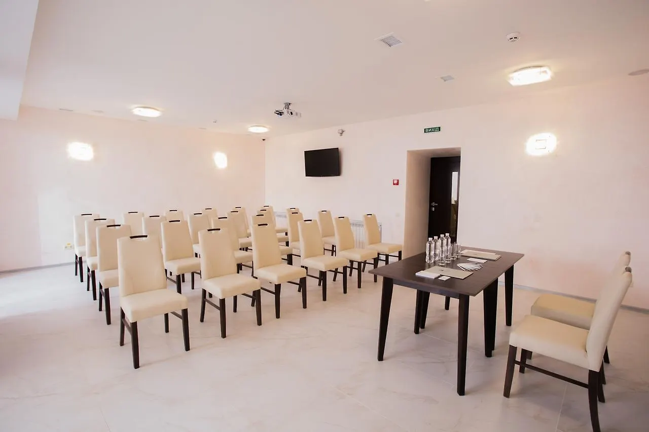 Mackintosh Hotel كييف 3*,